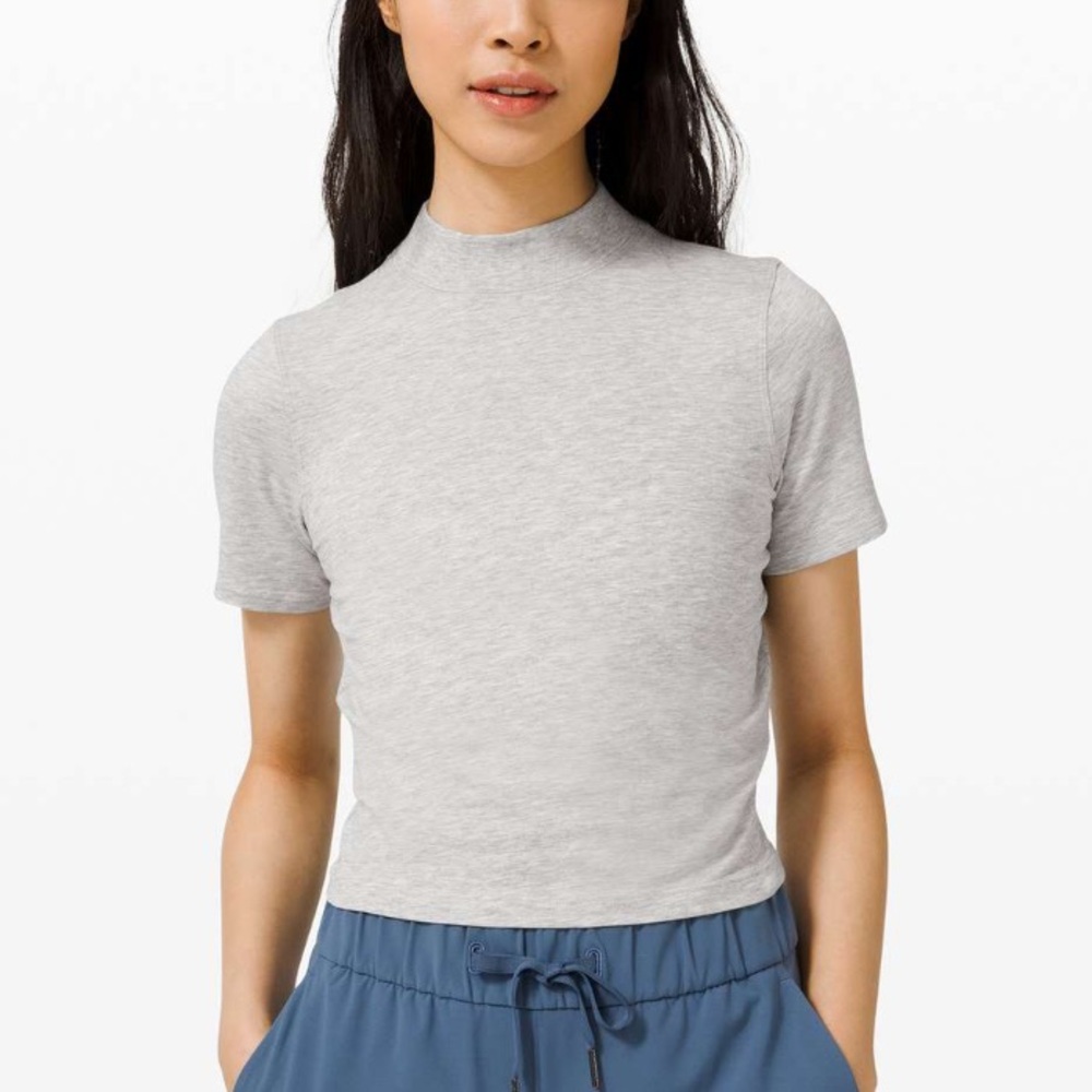 Lululemon Kitsilano Mock Neck Tee in Heathered Core Light Grey